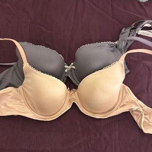 **sold on merc** 2 Victoria’s Secret body bras